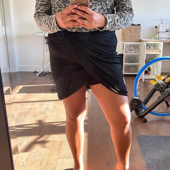 Babaton criss cross skirt - Picture 3 of 3